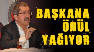 BAŞKANA ÖDÜL YAĞIYOR !!