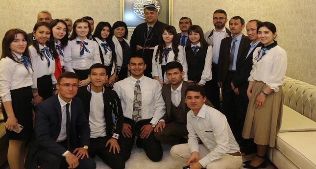 Rektör Polat, Özbek öğrencilerle bir araya geldi