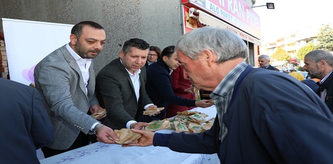 Safranbolu Belediyesi Kandil Simidi Dağıttı