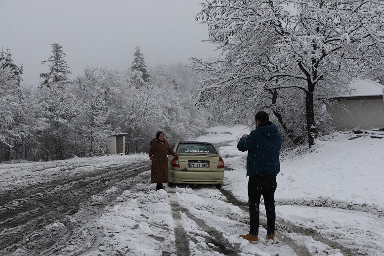Karabük – Bartın Karayolunda kar yağışı etkili oluyor