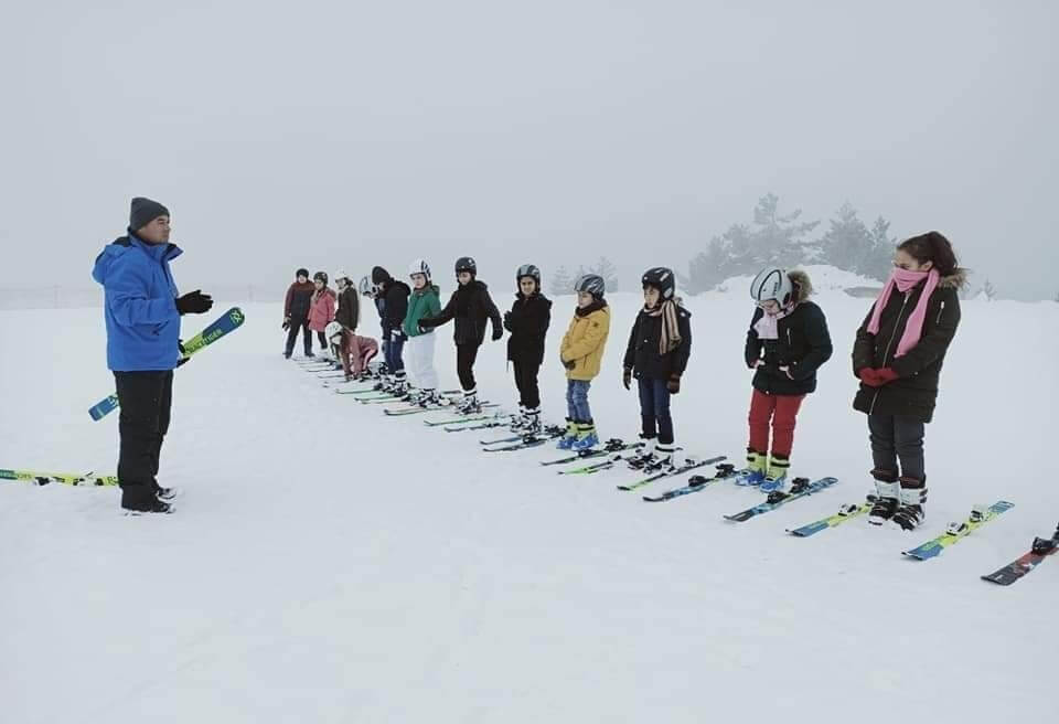 Türkiye’nin 53. kayak merkezinde kayak eğitimi başladı