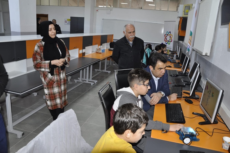 Safranbolu’da “Genç Gönüllülerle Dijital Dünyaya” Projesi