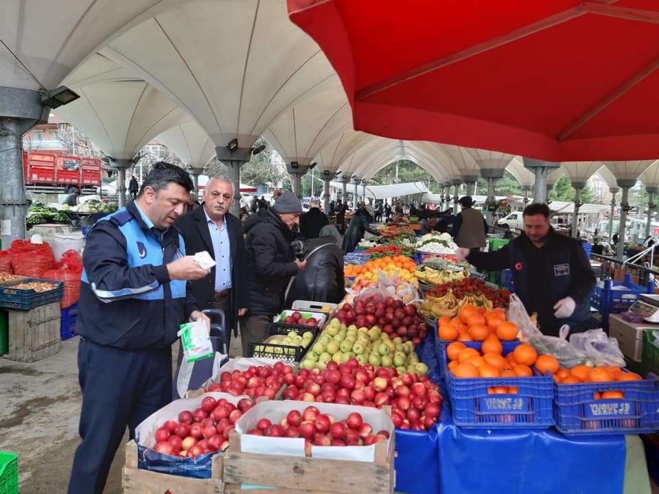 Safranbolu Belediyesi Pazarlarda Virüs Önlemi Alıyor