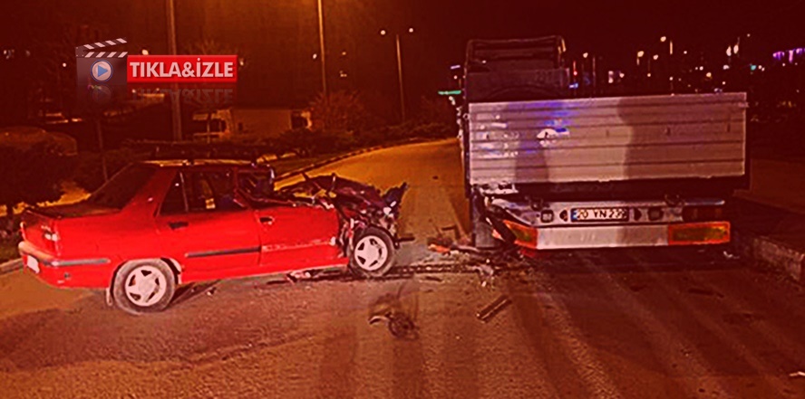 Karabük’te otomobil park halindeki tıra çarptı; 4 yaralı