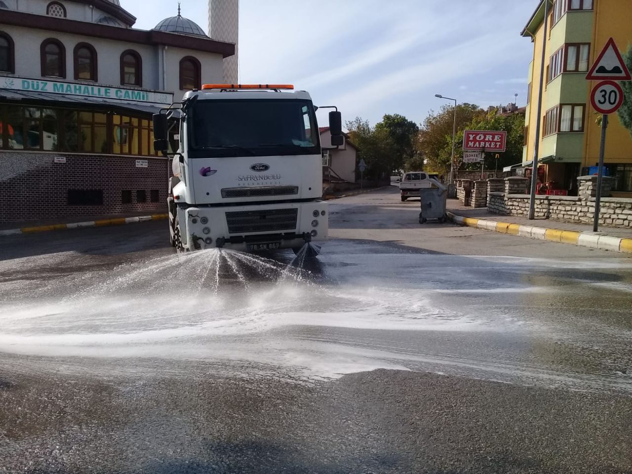 Safranbolu’da Sokaklar Dezenfekte Edildi
