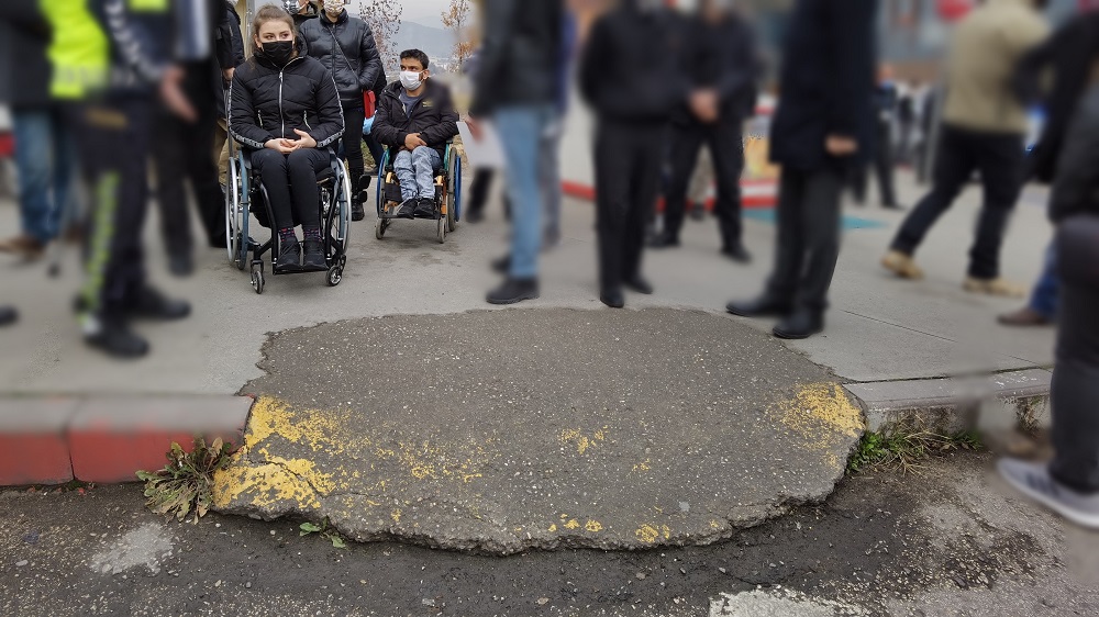 Karabük’te engellilerin ‘kaldırım’ tepkisi