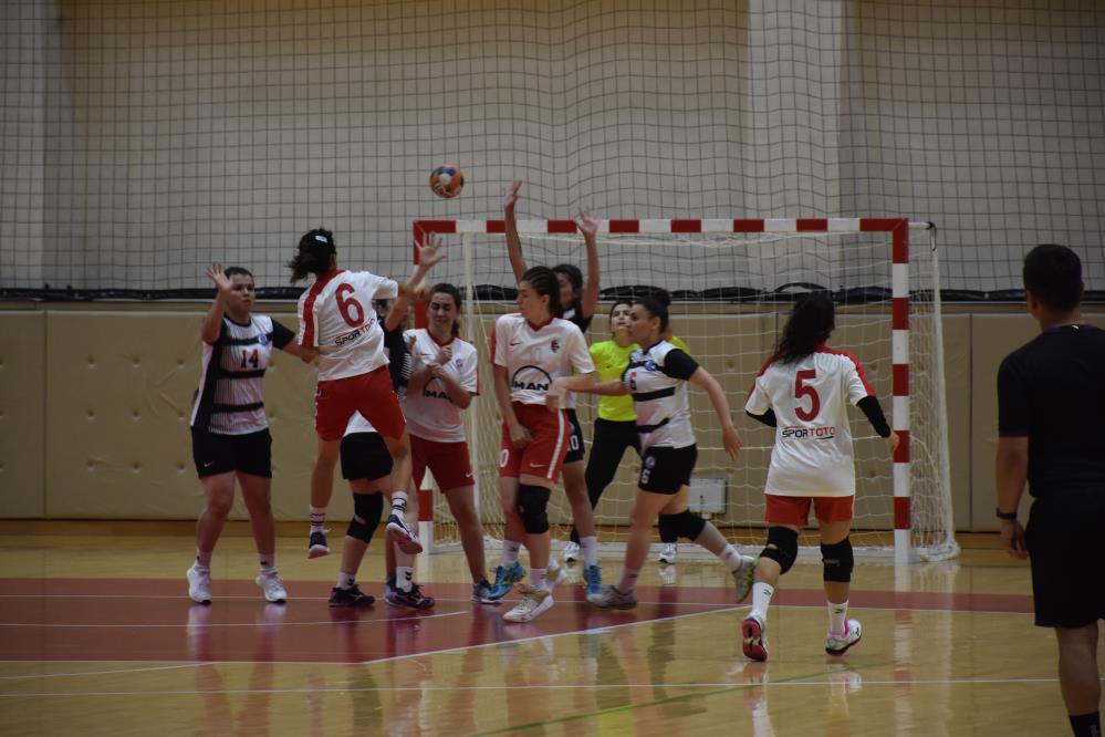 İşitme Engelliler Hentbol Kadınlar Türkiye Şampiyonası Karabük’te start aldı.