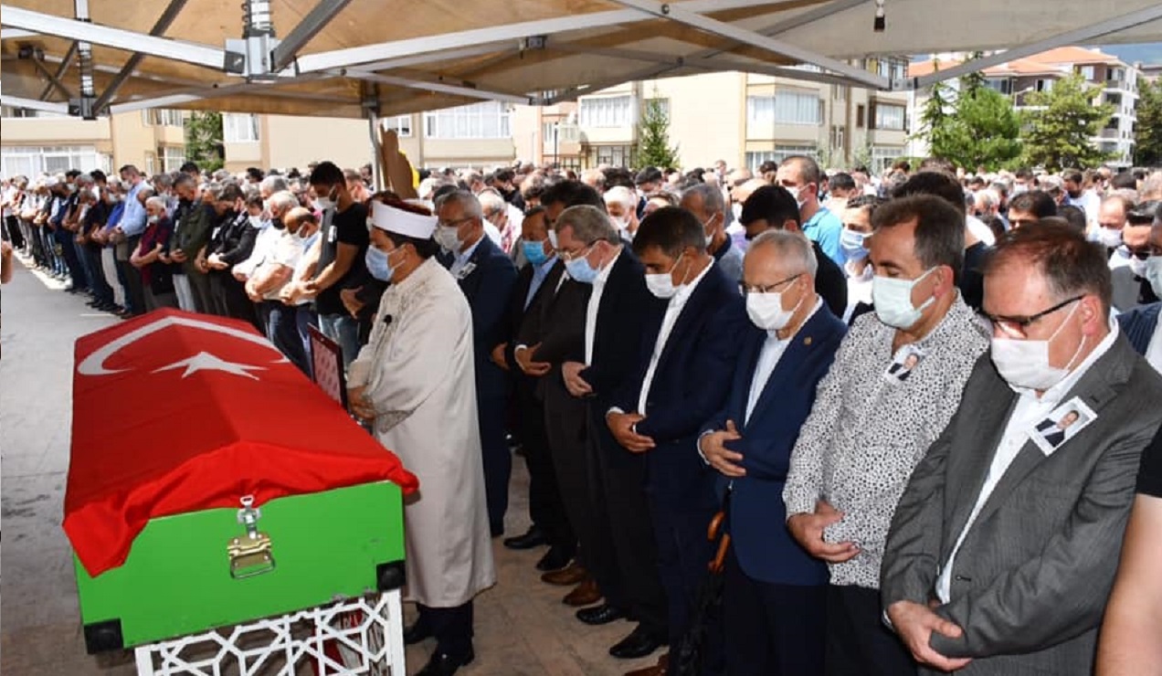 Safranbolu MHP İlçe Başkanı Emre Barbaros Tunç toprağa verildi.