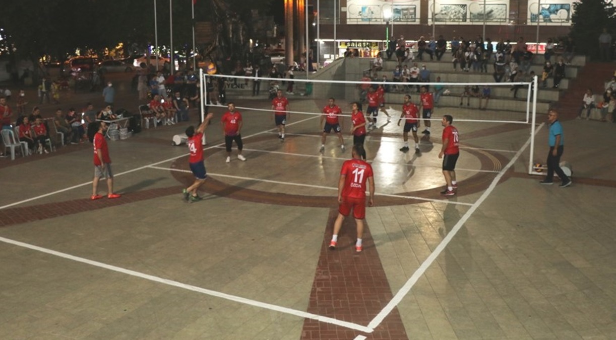 Safranbolu Voleybol Turnuvası’nda Yarı Final Heyecanı