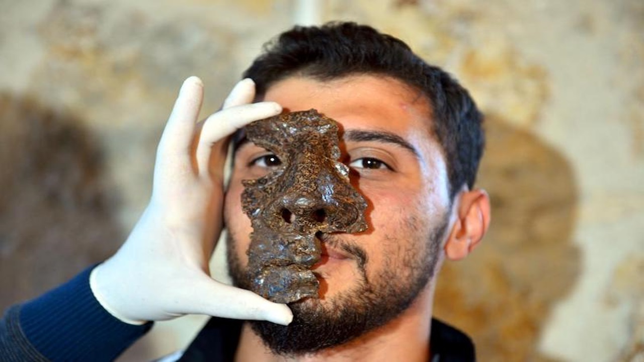 Hadrianaupolis Antik Kentinde ki çalışmalarda ‘Demir Maske’ bulundu