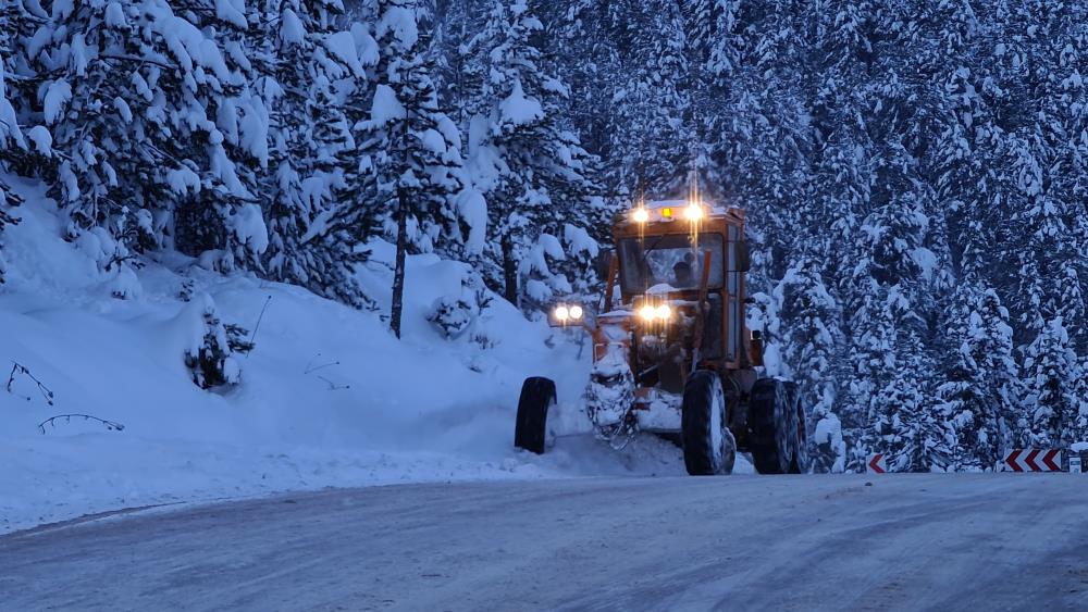 Kar Yağışı Devam edince 141 köy yolu ulaşıma kapandı