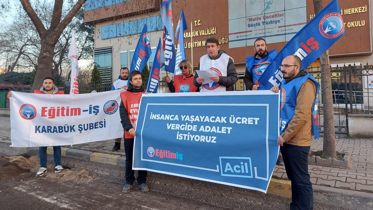 Karabük Eğitim İş Şube Başkanı Zeki Çelik yazılı bir açıklama