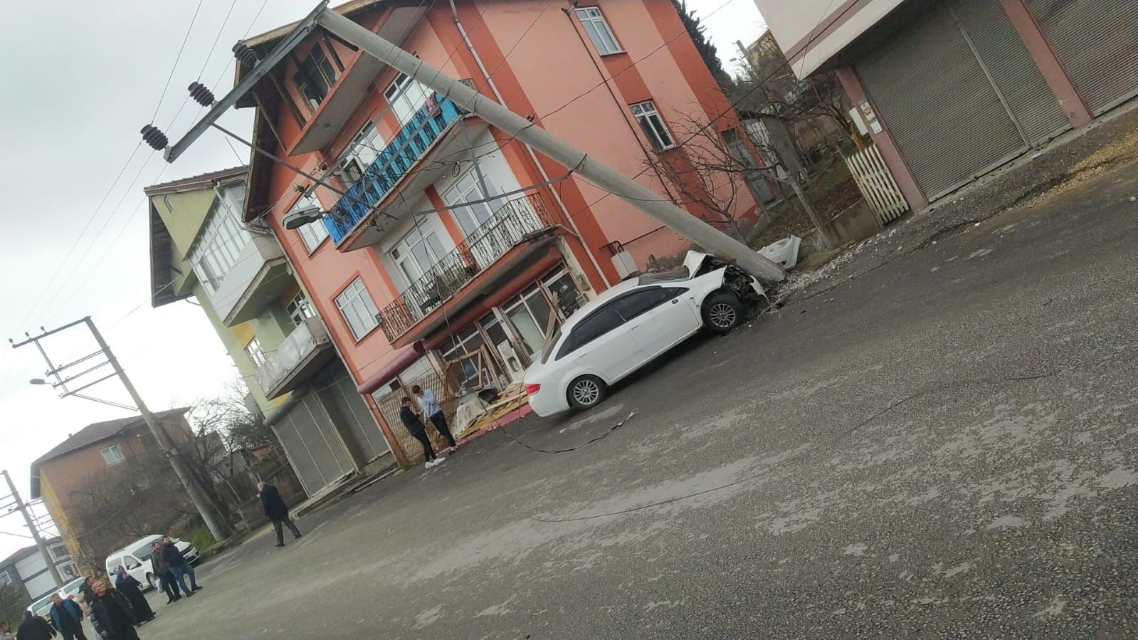 Karabük Aydınlıkevler mahallesinde yaşanan kaza ve sonrası yüksek gerilim hattının