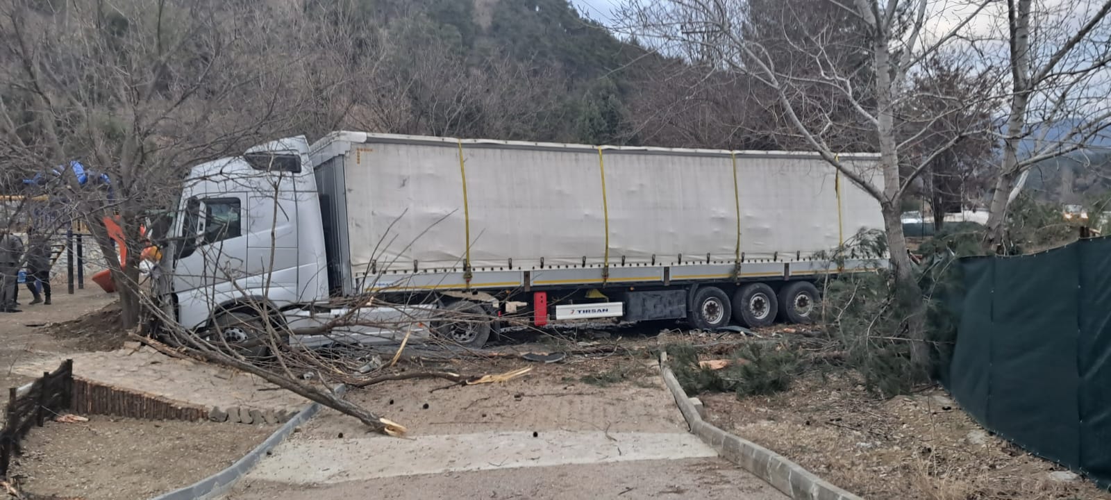 Karabük-Eskipazar D 100 karayolunda kaza yapan Yardım TIR’ının Zonguldak’tan Malatya’daki