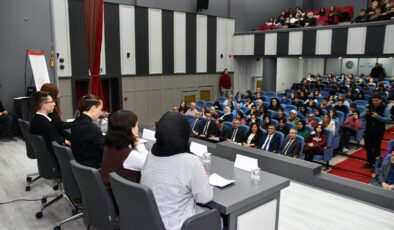 Anadolu Mektebi Yazar Okumaları Tarık Buğra Paneli Gerçekleştirildi.