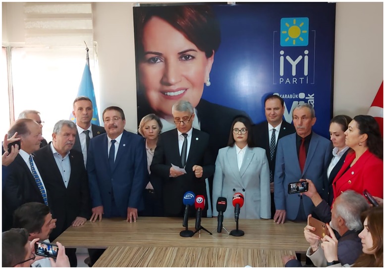 İYİ parti milletvekili adayları parti binasında basın mensupları ile tanıtım