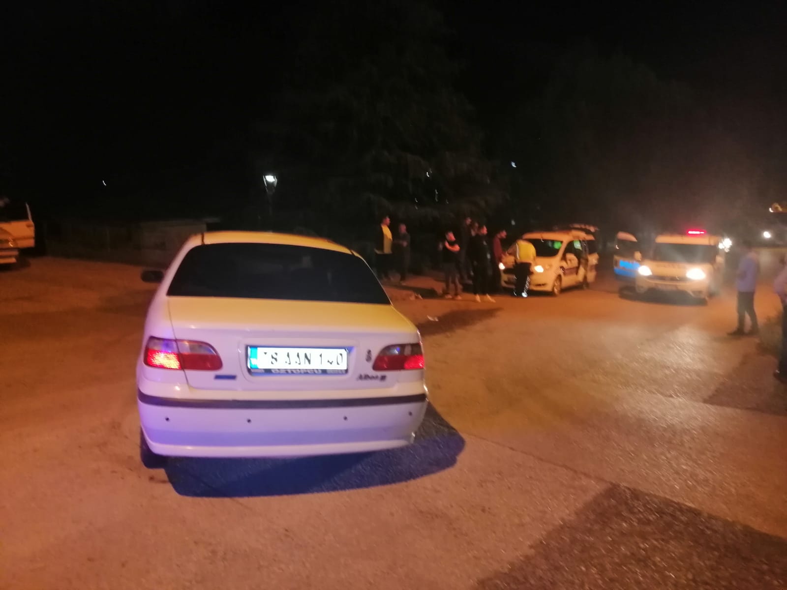 Karabük Beşbinevler Cumhuriyet mahallesi  Anadolu Lisesi önünde yaralamalı trafik kazası