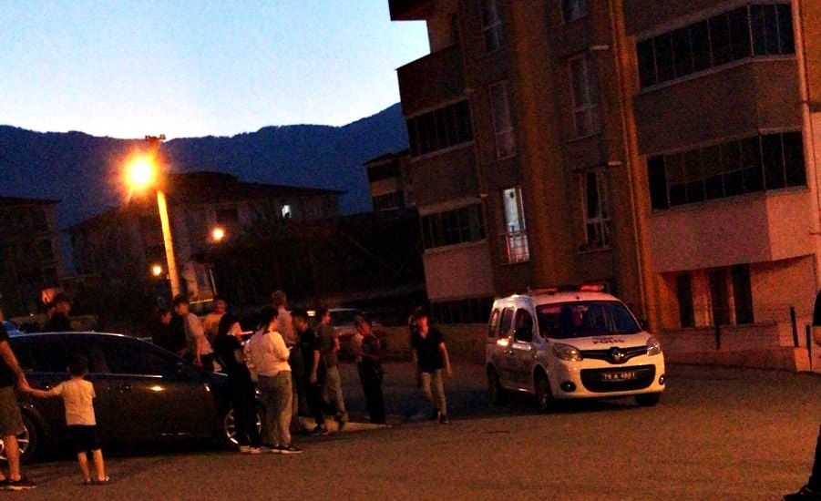 Karabük köyü mahallesinde yaşayan N.Y. akşam saatlerinde bilinmeyen bir sebepten