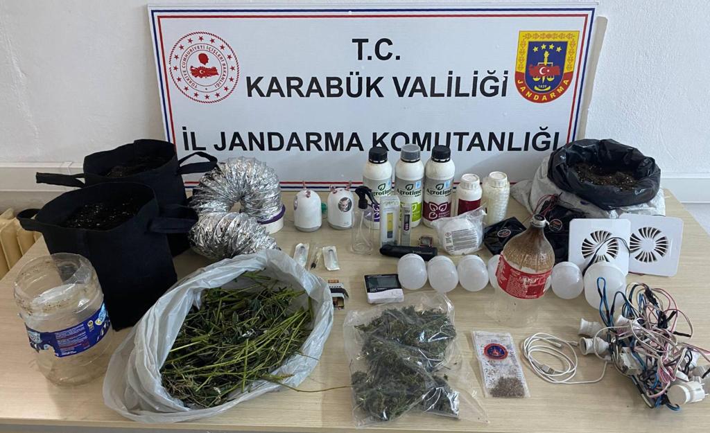 Karabük’ün Eskipazar ilçesinde yapılan uyuşturucu operasyonunda, Yamanlar Mahallesi’nde belirlenen adreste