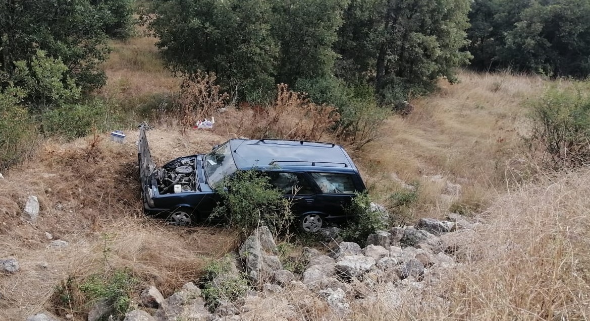 Safranbolu Beştepelerde kontrolden çıkan otomobilin şarampole uçtu 2 kişi yaralandı.