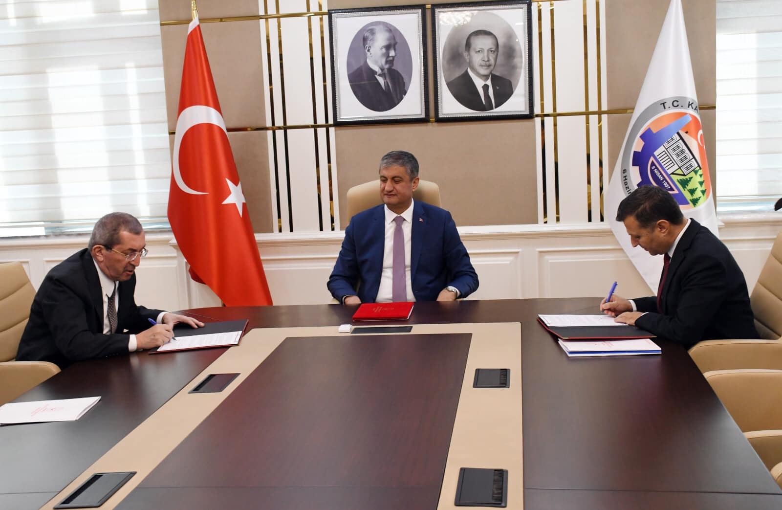 Valilik Makam Toplantı Salonunda gerçekleştirilen protokol törenine Karabük Valisi Mustafa