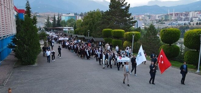 Karabük Üniversitesinde 2022-2023 Eğitim-Öğretim Yılı Mezuniyet Coşkusu Yaşandı