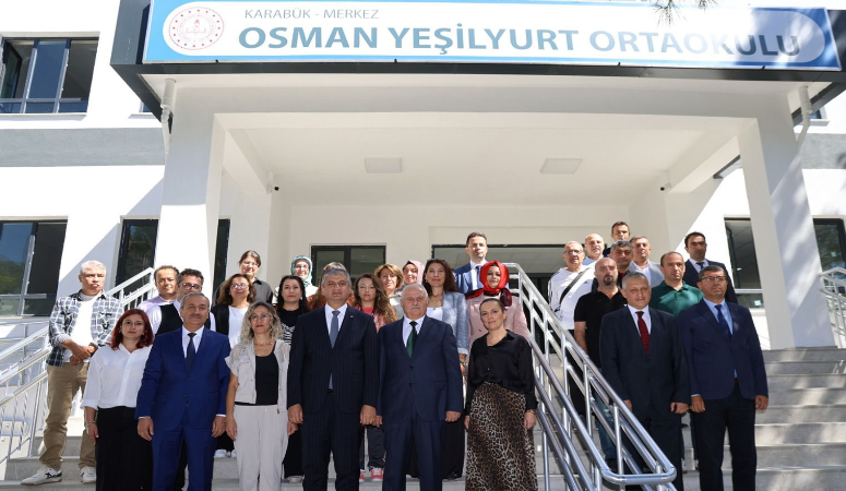 Vali Mustafa Yavuz, 2025-2026 Eğitim-Öğretim Yılı’nın açılışı kapsamında, Yenişehir Mahallesi’nde