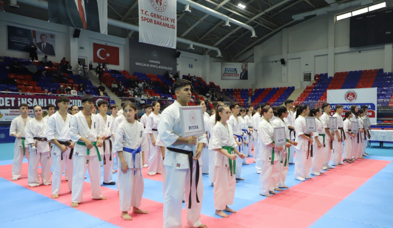 KYOKUSHIN MİLLİ TAKIM SEÇMELERİ KARABÜK’TE BAŞLADI Türkiye Karate Federasyonu tarafından düzenlenen Kyokushin Büyükler Açık Sıklet, Yıldızlar,