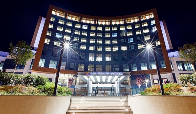 Özel Medikar Hastanesi, Karabük Doğa Koleji’nde düzenlenen etkinlikte öğrencilerle bir