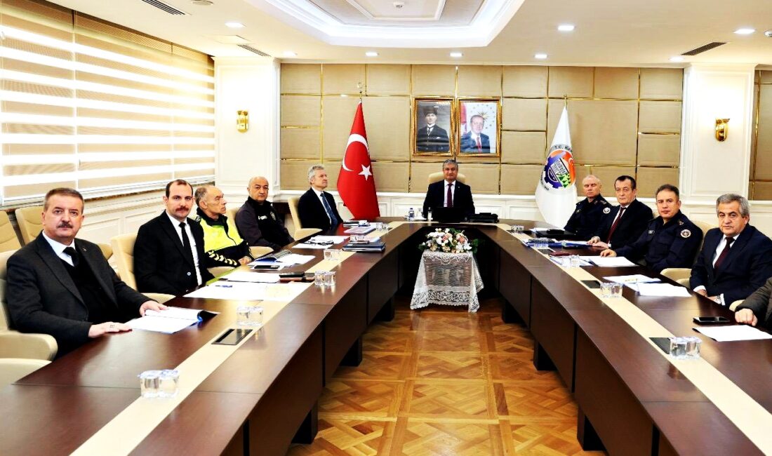 Karayolları Trafik Levhalarının Sadeleştirilmesi Komisyonu Toplantısı gerçekleştirildi.