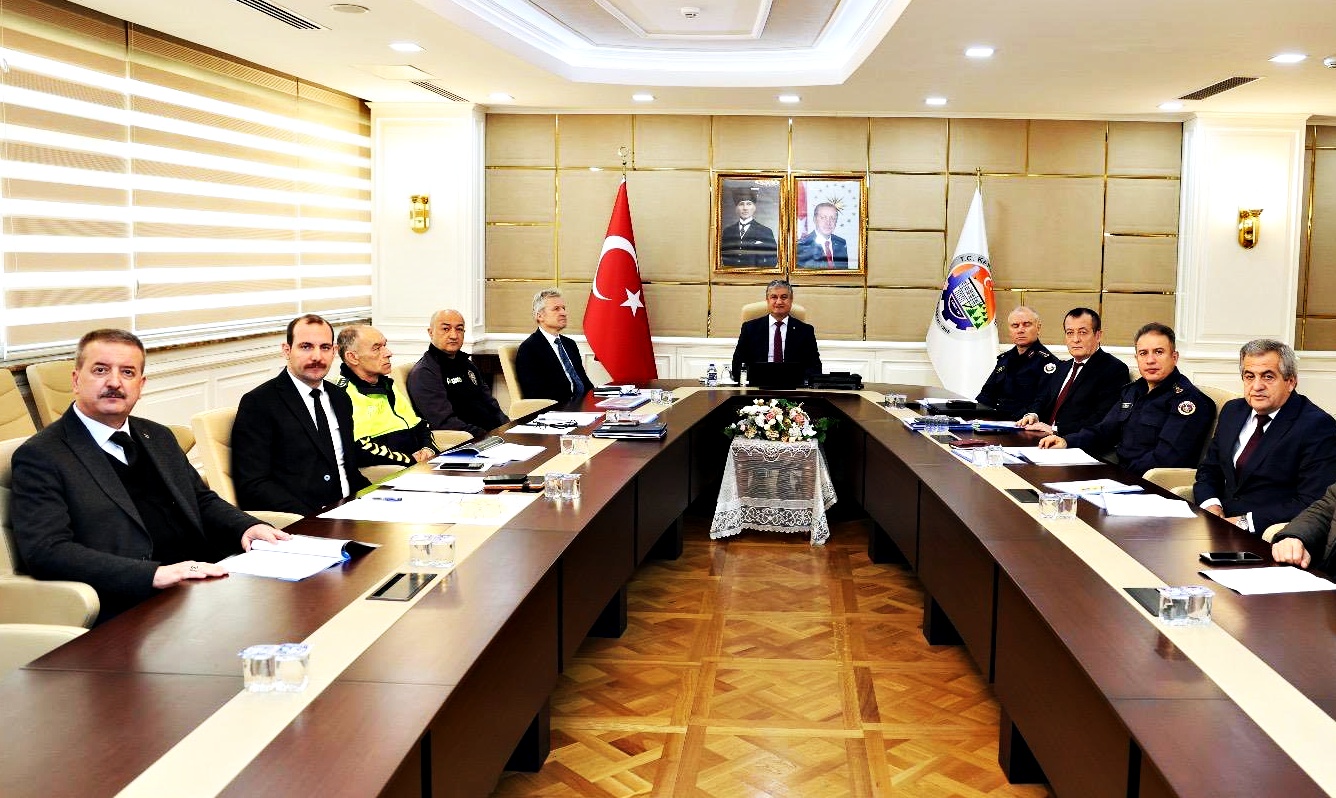 Karayolları Trafik Levhalarının Sadeleştirilmesi Komisyonu Toplantısı gerçekleştirildi.