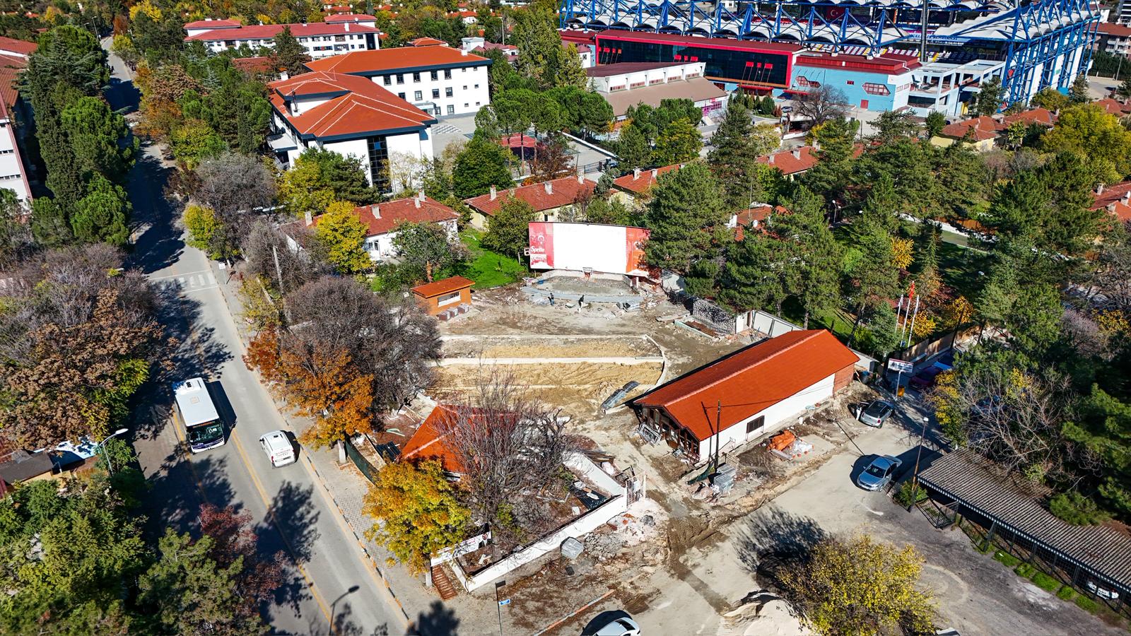 Özkan Çetinkaya, Yenişehir Açık Hava Sineması’ndaki Çalışmaları İnceledi